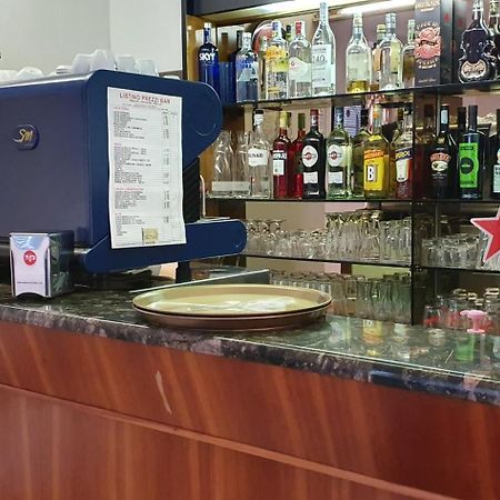 Hotel Eleonora Ріміні Екстер'єр фото