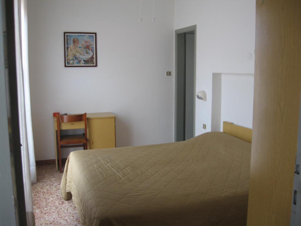 Hotel Eleonora Ріміні Номер фото